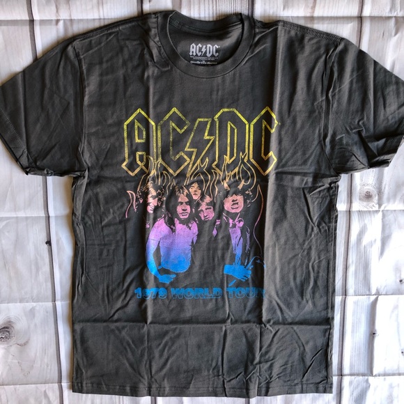 LARGE - AC/DC On Fire T-shirt 1979 “World Tour” NEW - Picture 2 of 4